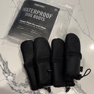 Canada Pooch Black Waterproof Dog Boots